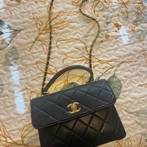 Chic Black Quilted Handbag